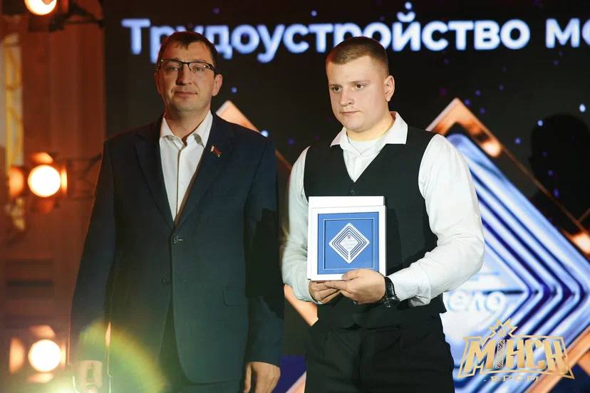 ЕЖЕГОДНАЯ ГОРОДСКАЯ МОЛОДЁЖНАЯ ПРЕМИЯ БРСМ «ЗА ДЕЛО» В Минске прошла церемония вручения ежегодной молодёжной премии «За Дело», где были отмечены высокие достижения в общественной деятельности активистов ОО «БРСМ». Номинация «Трудоустройство молодежи» Воеводин Владислав учащийся группы 112-222,  активист филиала «Индустриально-педагогический колледж» Республиканского института профессионального образования.